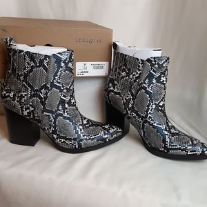 NIB Indigo Rd. "Adore" Black Multi booties Sz. 8.5